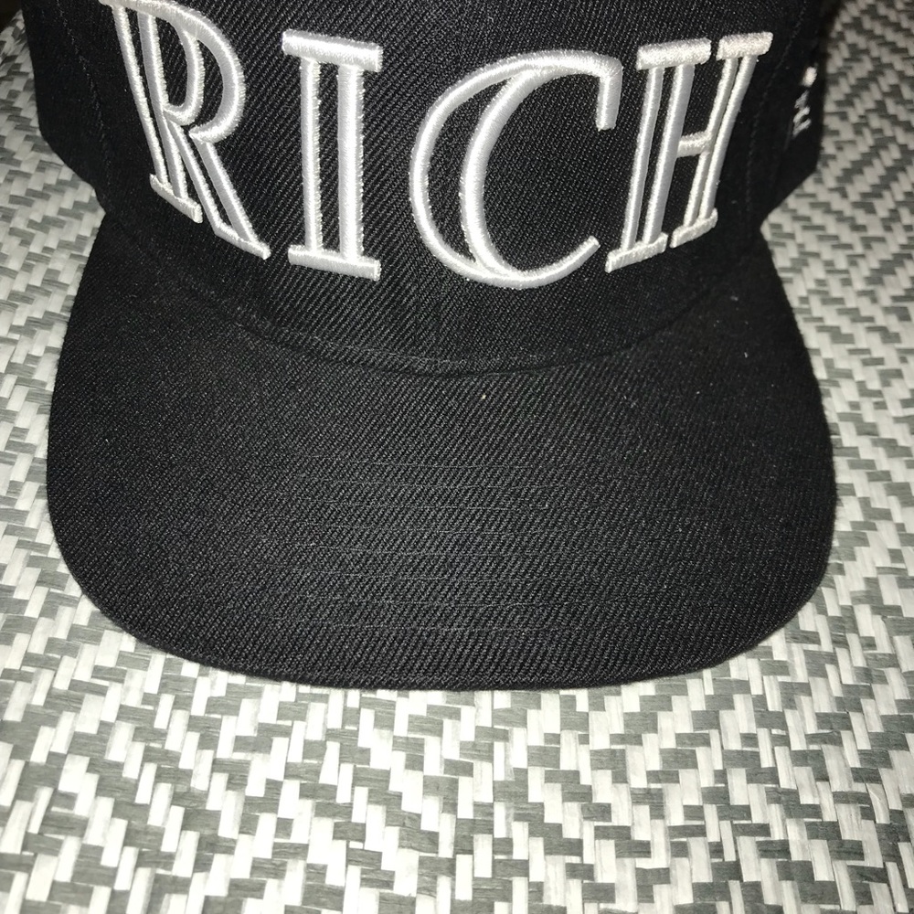 Snap back